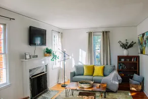 The Fabled Blue-Remodeled Guest Cottage on The Hill - Image 2