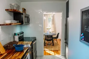 The Fabled Blue-Remodeled Guest Cottage on The Hill - Image 3