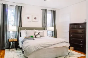 The Fabled Blue-Remodeled Guest Cottage on The Hill - Image 4