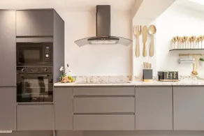 Luxurious, Entire Central townhouse, sleeps 12 - Image 2