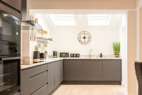 Luxurious, Entire Central townhouse, sleeps 12 - Image 3