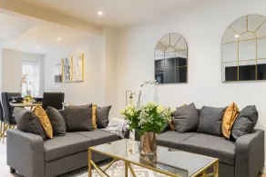 Luxurious, Entire Central townhouse, sleeps 12 - Image 4