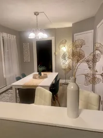 Stylish Freshly Renovated Duplex *Pet friendly* - Image 5