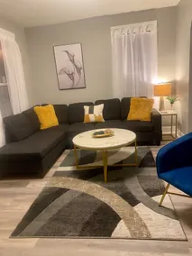 Stylish Freshly Renovated Duplex *Pet friendly* - Image 2