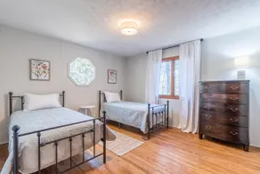 Hilltop Hideaway- Cozy Cabin w/ Fireplace, Private Deck/Yard, Family Friendly! - Image 5