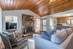 Hilltop Hideaway- Cozy Cabin w/ Fireplace, Private Deck/Yard, Family Friendly! - Image 4