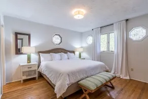 Hilltop Hideaway- Cozy Cabin w/ Fireplace, Private Deck/Yard, Family Friendly! - Image 3