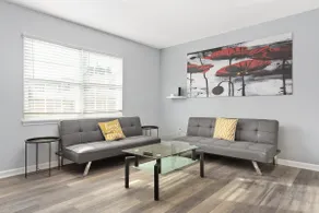 Renovated Modern 2 Bedroom UNC Townhome with Pool - Image 4