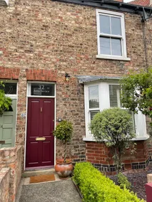 Period two-bed house, next to river and city - Image 2