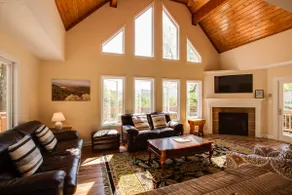 Ravens Roost--mountain views, hot tub, fireplace - Image 5