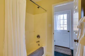 Sherando Cabin--hot tub, kitchen, fireplace - Image 5