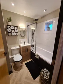 Modern 1 bed apartment next to beach and golf course - Image 4
