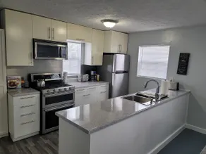 Cozy 4 Bedroom Home Away from Home - Image 5