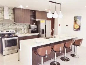 Entire Luxury Uptown Penthouse 3Bedroom/3baths - Image 3