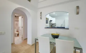 Cozy Beach Side Apartment With Pool - Image 3
