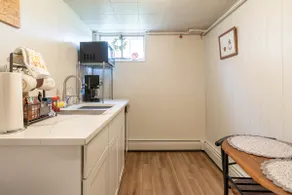 Spacious 1-bdrm walkable to Highlands & Tennyson - Image 2