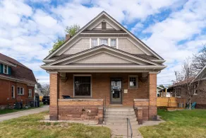 Spacious 1-bdrm walkable to Highlands & Tennyson - Image 5