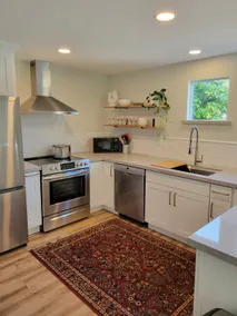 Adorable, private suite w/ parking + garden patio. - Image 2