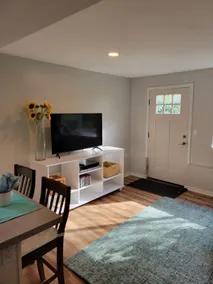 Adorable, private suite w/ parking + garden patio. - Image 5