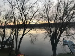 Stunning 5 bedroom Lake House right on water! - Image 2