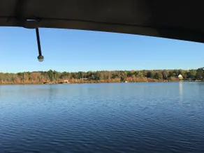 Stunning 5 bedroom Lake House right on water! - Image 4