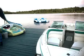 Stunning 5 bedroom Lake House right on water! - Image 3