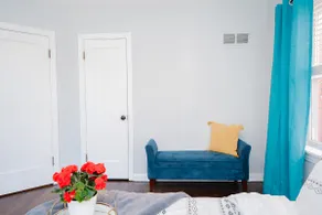 Bright & Updated 1 Bedroom 1 Bath - Image 5