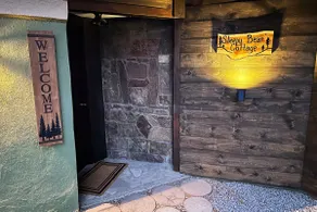 *Perfect Couples Getaway+Minutes to town+Hot-tub! - Image 2