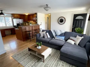 Cozy, central 3 br 2 ba. Huge backyard, near park! - Image 2