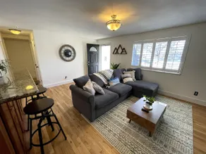 Cozy, central 3 br 2 ba. Huge backyard, near park! - Image 3