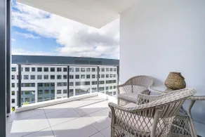 Lovely 2BR Apartment w free parking on premises - Image 4