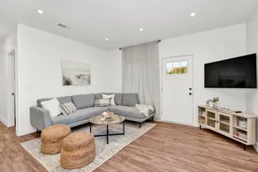 Hollywood Burbank Train House *3 Bed / 2 Bath* - Image 2