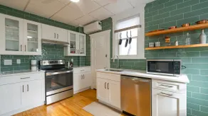 Cottage:Walkable 2 Everything-Super Clean-Downtown - Image 2