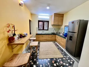 SM homes-Lovely 2 bedroom condo with free parking. - Image 3
