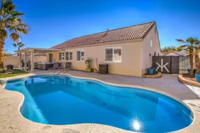 Cozy 4 BD, 2 BA House with Pool & Hot tub - Image 2