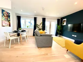 Beautiful NEW 3 bedroom house - garden & parking - Image 3