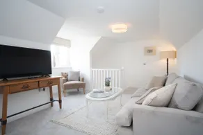 Cotswold village location- Detached guest house - Image 2