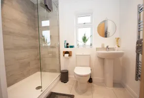 Cotswold village location- Detached guest house - Image 4