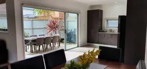 Open plan large townhouse with direct access to beautiful beach - Image 2