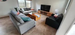 Open plan large townhouse with direct access to beautiful beach - Image 3