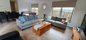 Open plan large townhouse with direct access to beautiful beach - Image 5