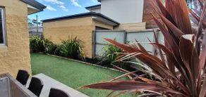Open plan large townhouse with direct access to beautiful beach - Image 4