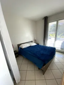 Apartment in a residence with pool - Image 3