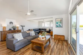 Chic coastal holiday home - Image 4