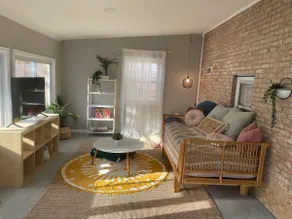 Spacious Mid-Century Gem by DC & Arlington Sites - Image 4