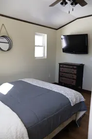 Rustic 2 bedroom Cabin 20 mins from Calamus Res. - Image 5