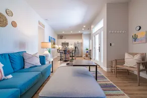 Come enjoy! spa bath, king bed, desert retreat - Image 2