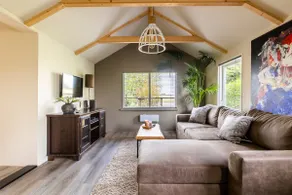 Romantic Outdoor Cottage on the Canal (2-4p.) - Image 3