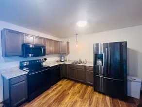 Entire rental unit Beautiful 1 bedroom with a view - Image 4