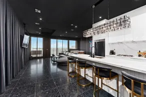 Luxurious 1 Bed Penthouse with Hot Tub - Image 4